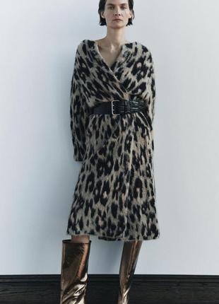 Длинное трикотажное пальто из альпаки zara с животным жаккардовым узором