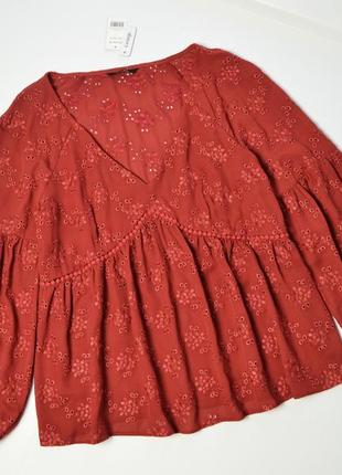 Свободная блуза с вышивкой и перфорацией