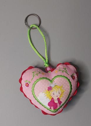 Мягкая игрушка брелок сердце prinsessin lillifee