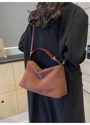 Женская сумка в трендовом цвете3 фото
