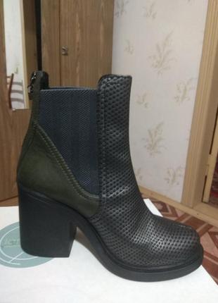 Женские ботинки челси