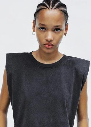 Футболка с вшитыми плечками zara