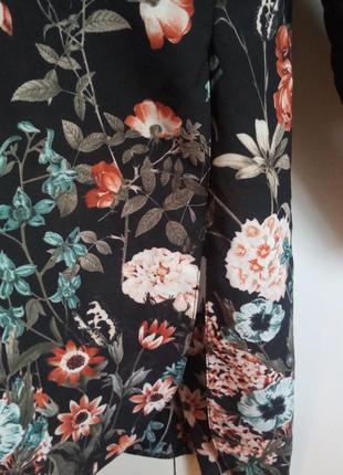 Блузка рубашка туника черная с цветочным принтом с разрезами удлиненная4 фото