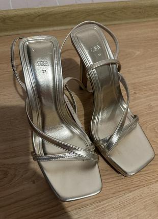 Туфлі zara в ідеальному стані, 37р
