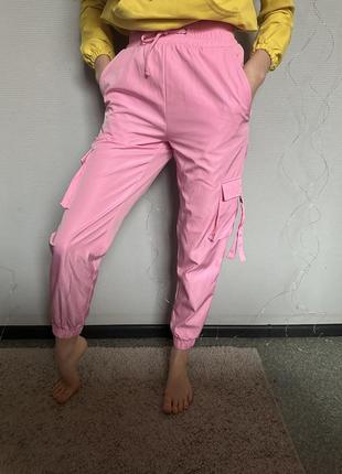 Штани кольору барбі