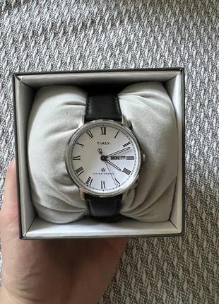 Timex classic римский (на подарок), светящийся в ночи, tx2u88400 (новый, стоял на полочке)