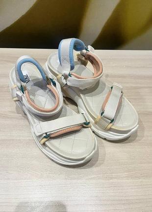 Zara босоніжки