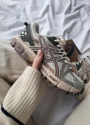 Трендовые кроссовки asics
