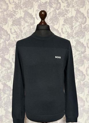 Свитер hugo boss.