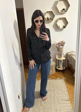 Красива трикотажна сорочка в горошок