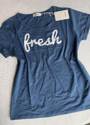 Нова жіноча футболка з принтом