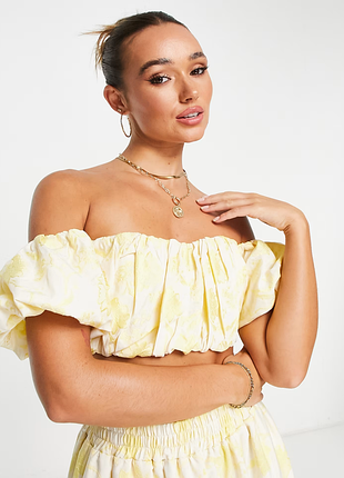 Пышный топ asos edition off shoulder puff crop top in yellow floral jacquard - s