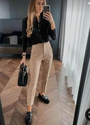 Базові класичні бежеві пісочні костюмні штани з защіпами брюки у діловому офісному стилі zara зара