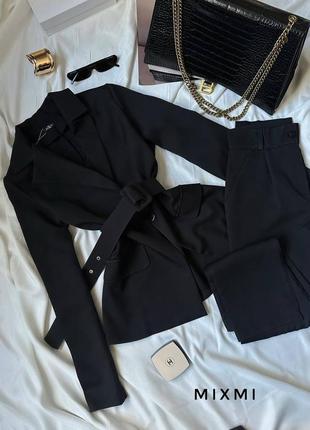 Женский костюм