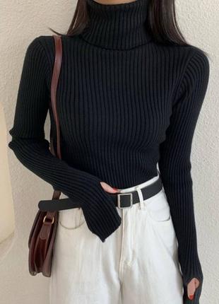 Базовый лонг из теплого рубчика
есть разрез под пальчик