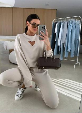 Женский спортивный костюм