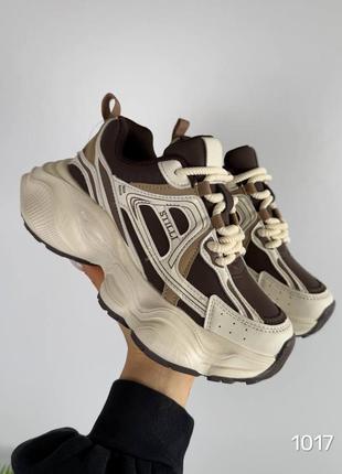 Трендові жіночі кросівки на дутій підошві