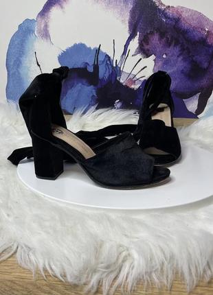 Бархатные черные босоножки на каблуке river island размер 5