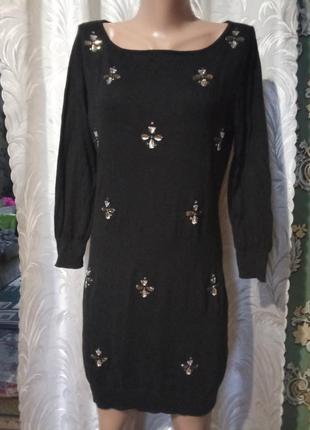 Платье с блестящими камушками