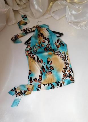 Ефектна різнокольорова блуза з легкого атласу трендовий принт леопард лео зав'язка на шиї і на талії