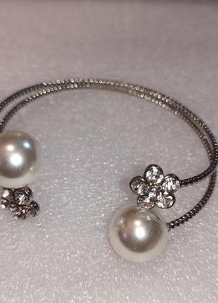 Браслет на руку.