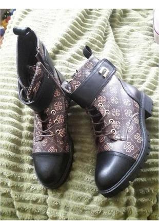 Нові черевики в стилів бренду хіт