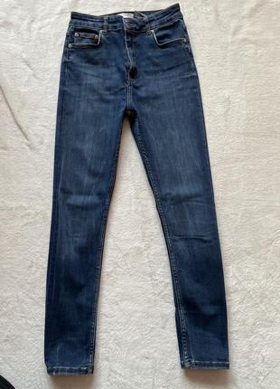 Джинси скіні