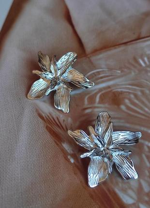 Винтажные металлические серьги цветы