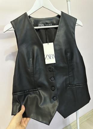 Кожаная жилетка zara жилет zara