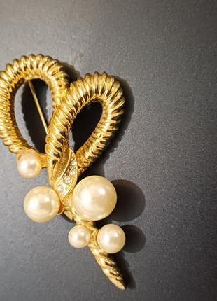 Брошка вінтаж має вагу