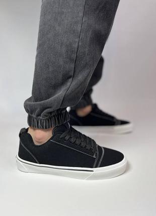 Черные кеды в стиле vans