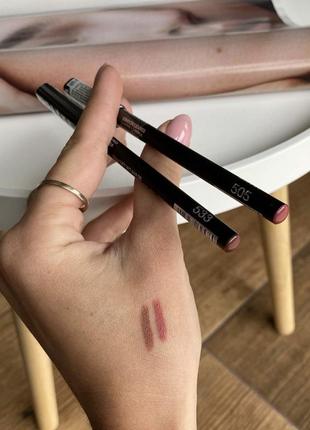 Олівці для губ