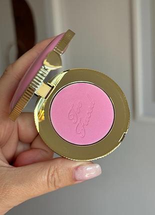 Рум'яна too faced candy clouds