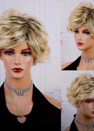 Красивый термостойкий мелированый парик