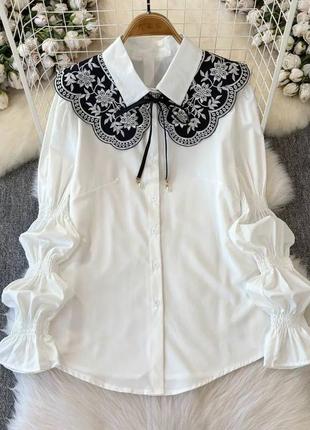 Рубашка с кружевным воротником