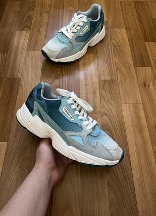 Женские кроссовки adidas falcon