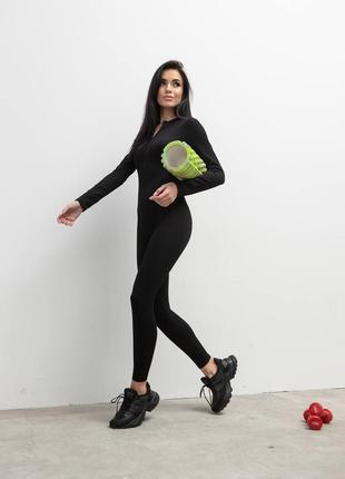 Комбинезон для спорта и прогулок