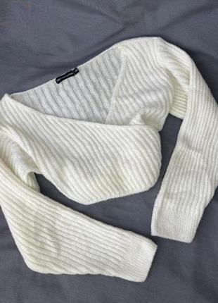 Белый свитерик на запах