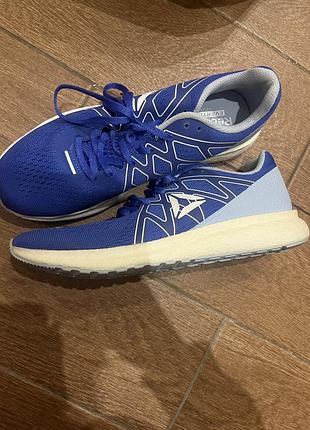 Кроссовки почти новые спортивные синего цвета reebok