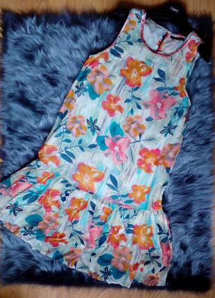 Яскраве літнє плаття міді з низькою талією воланом і квітковим принтом від river island3 фото