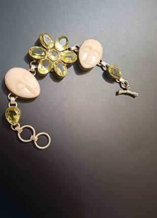 Браслет винтаж стекло или камень, лицо резьбованный пластик