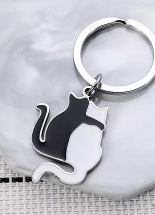 Брелок нержавеющий котики объятия