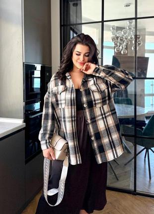 Женская бежевая рубашка в клетку
