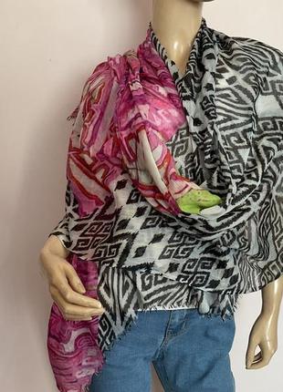 Легкий широкий шарф brend striessnig