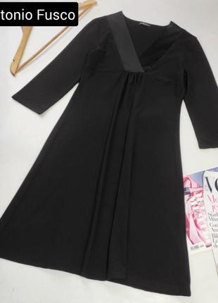 Платье женское черное мини прямого кроя с v-образным вырезом от бренда italy s m