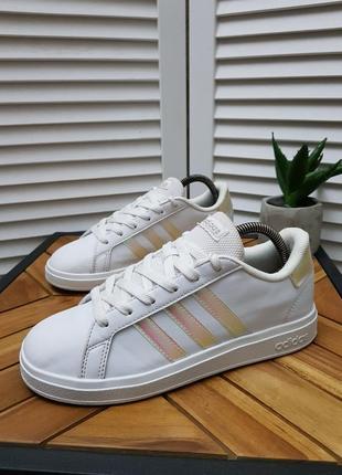 Женские кроссовки adidas