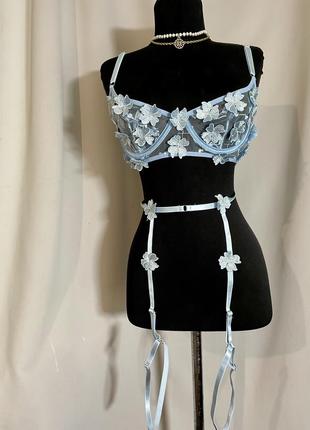 Невероятно нежный комплект с цветками 3д