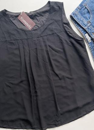 Чорна базова шифонова блуза без рукавів, подовжена блузка майка yommay