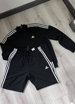 Спортивный костюм adidas
