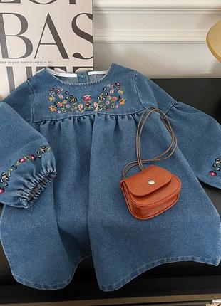 Джинсовое синее платье с вышитыми цветами